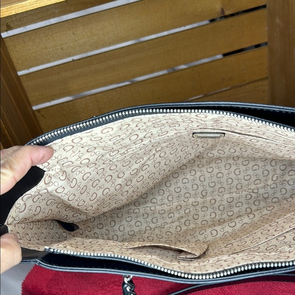 Guess Black Tote Bag with Chain Straps and Textured Finish - Picture 2 of 3